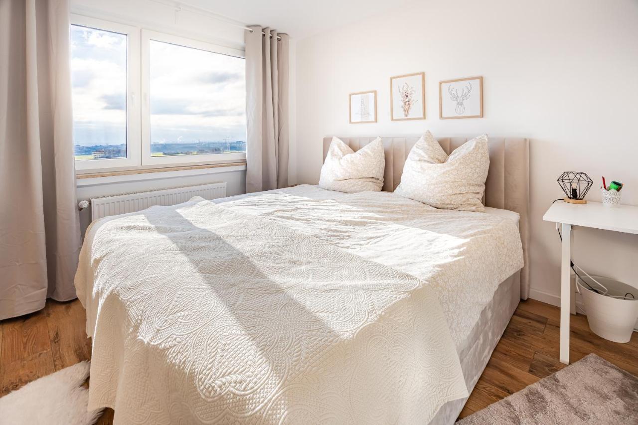Moderne 2-Zimmer-Wohnung Mit Atemberaubender Skyline Aussicht Auf Frankfurt! シュタインバッハ・アム・タウヌス エクステリア 写真